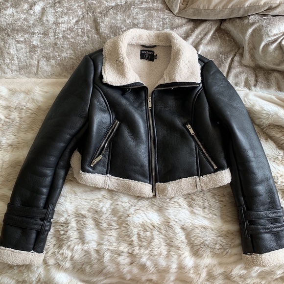 Boohoo Jackets & Blazers - 💕😍❤️MAKE AN OFFER! BOOHOO CROPPED SHEARLING FUR JACKET😍💕